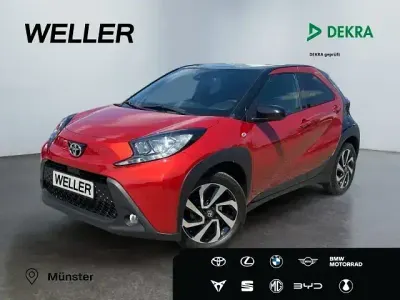Gebraucht Toyota Aygo X Basis 72 PS (52 kW) 2023 Rot SUV