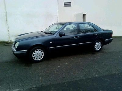 Mercedes E200