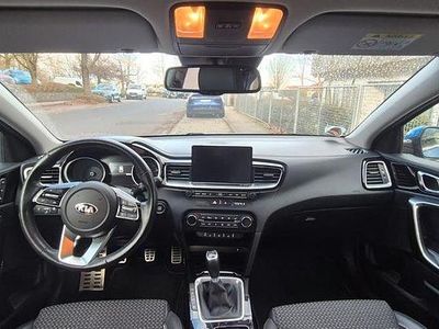 Gebraucht Kia Ceed Spirit 140 PS (102 kW) 2018 Blau Kleinwagen