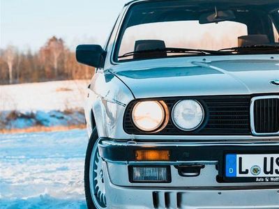 Gebraucht BMW 323 Cabriolet 150 PS (110 kW) 1984 Gold Cabrio