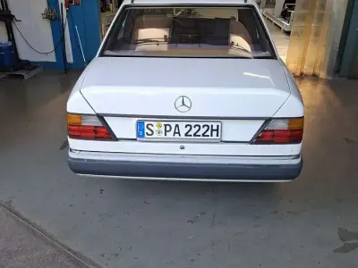 Gebraucht Mercedes 200 75 PS (55 kW) 1989 Weiß Limousine