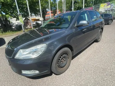 Gebraucht Skoda Octavia 105 PS (77 kW) 2011 Grau Kombi