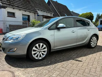 Gebraucht Opel Astra 140 PS (102 kW) 2011 Grau Kleinwagen