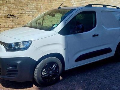 Weiß Gebraucht 2023 Fiat Doblò Van / Kleinbus | 19.885 € (Superpreis)