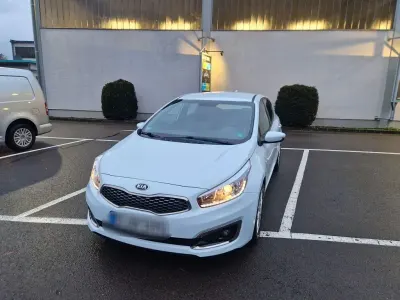 Używany Kia Ceed Edition 7 99 KM (72 kW) 2018 Biały Hatchback