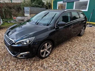Gebraucht Peugeot 308 SW Allure 120 PS (88 kW) 2016 Schwarz Kombi