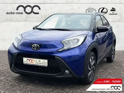 Neu Toyota Aygo X 72 PS (52 kW) 2025 Juniper blue (8y8)/ black mica SUV