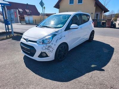 Gebraucht Hyundai i10 Style 67 PS (49 kW) 2015 Weiß Kleinwagen