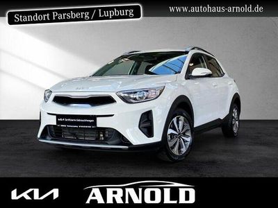Weiß (schneeweiss) Gebraucht 2024 Kia Stonic Vision SUV | 19.750 € (Guter Preis)