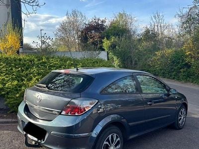 Usata Opel Astra GTC Edition 105 CV (77 kW) 2006 Blu Berlina