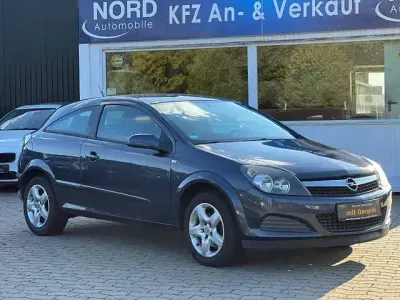 Usata Opel Astra GTC Edition 90 CV (66 kW) 2009 Blu Coupé