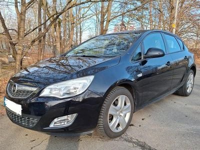 Gebraucht Opel Astra Selection 110 PS (80 kW) 2011 Schwarz Limousine