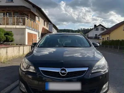 Gebraucht Opel Astra 165 PS (121 kW) 2012 Schwarz Limousine