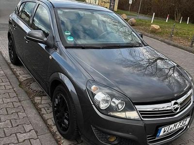Gebraucht Opel Astra 116 PS (85 kW) 2010 Grau Limousine