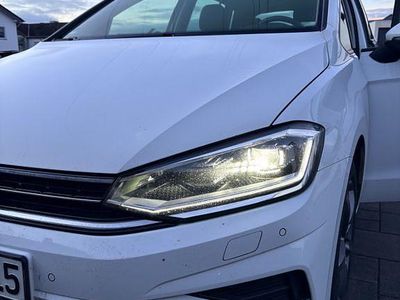 Weiß Gebraucht 2019 VW Golf Sportsvan Comfortline Van / Kleinbus | 15.999 € (Fairer Preis)