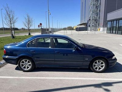 BMW 523