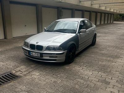 BMW 323
