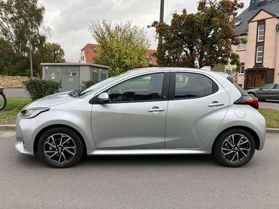 Gebraucht Toyota Yaris Hybrid Team 92 PS (67 kW) 2023 Silber Limousine