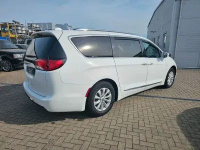 Usado Chrysler Pacifica 291 HP (214 kW) 2017 Branco Monovolume