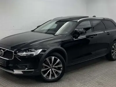 Gebraucht Volvo V90 CC Plus 197 PS (144 kW) 2023 Onyx black Kombi