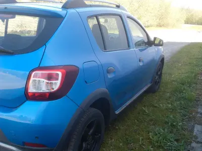 Używany Dacia Sandero Prestige 90 KM (66 kW) 2016 Niebieski Sedan/Limuzyna