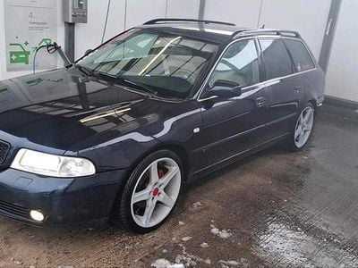 Schwarz Gebraucht 2000 Audi A4 Kombi | 3.800 €