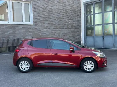 Używany Renault Clio IV Life 73 KM (53 kW) 2018 Czerwony Hatchback