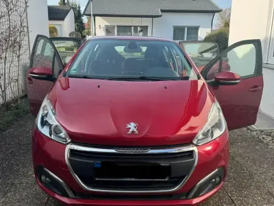 Gebraucht Peugeot 208 Active 82 PS (60 kW) 2017 Rot Kleinwagen
