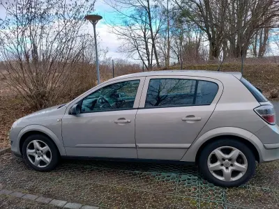 Używany Opel Astra 105 KM (77 kW) 2007 Hatchback