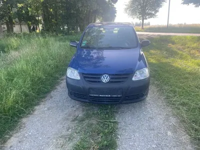Gebraucht VW Fox Basis 60 PS (44 kW) 2011 Blau Kleinwagen