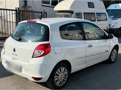 Gebraucht Renault Clio II 101 PS (74 kW) 2009 Weiß Kleinwagen