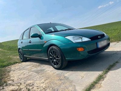 Gebraucht Ford Focus 115 PS (84 kW) 2001 Grün Kleinwagen