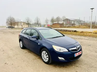Gebraucht Opel Astra 116 PS (85 kW) 2010 Blau Limousine