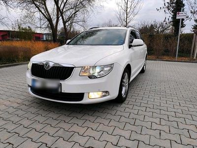 Gebraucht Skoda Superb Ambition 140 PS (102 kW) 2012 Weiß Kombi