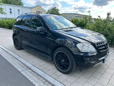 Gebraucht Mercedes ML350 231 PS (169 kW) 2010 Schwarz SUV
