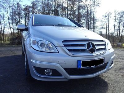 Gebraucht Mercedes B180 116 PS (85 kW) 2010 Silber Van / Kleinbus