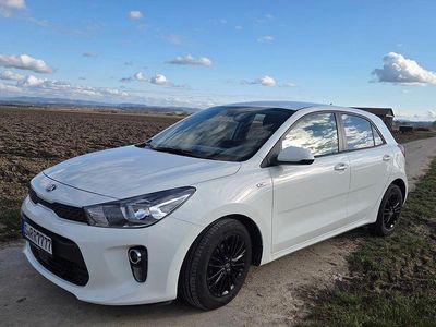 Gebraucht Kia Rio 84 PS (61 kW) 2017 Weiß Limousine
