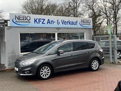 Grau Gebraucht 2017 Ford S-MAX Titanium Van / Kleinbus | 11.000 € (Fairer Preis)