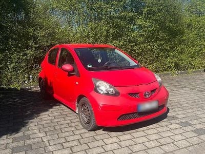 Second-hand Toyota Aygo 68 CP (50 kW) 2007 Roșu Hatchback
