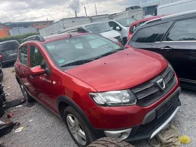Gebraucht Dacia Sandero Stepway 90 PS (66 kW) 2014 Orange Limousine