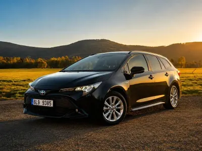 Używany Toyota Corolla 140 KM (102 kW) 2025 Czarny Sedan/Limuzyna