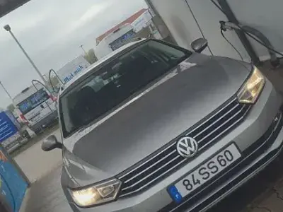 Gebraucht VW Passat 120 PS (88 kW) 2017 Silber Kombi