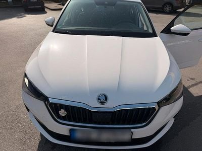 Gebraucht Skoda Scala Active 95 PS (69 kW) 2020 Weiß Kleinwagen