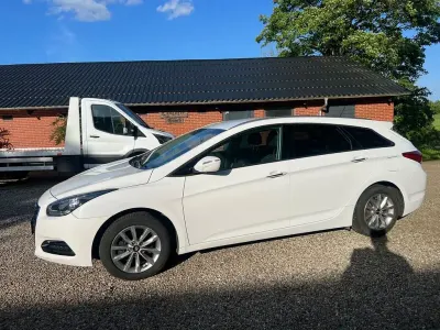 Gebraucht Hyundai i40 Trend 116 PS (85 kW) 2016 Weiß Limousine