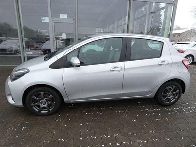 Silber Gebraucht 2017 Toyota Yaris Limousine | 9.950 € (Fairer Preis)