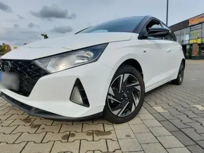 Gebraucht Hyundai i20 Intro Edition 101 PS (74 kW) 2021 Weiß Kleinwagen