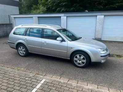 Gebraucht Ford Mondeo Ghia 125 PS (91 kW) 2003 Silber Kombi