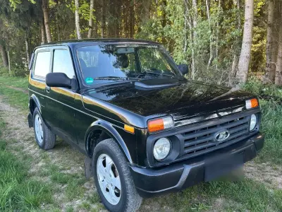Second-hand Lada Urban 83 CP (61 kW) 2017 Negru SUV