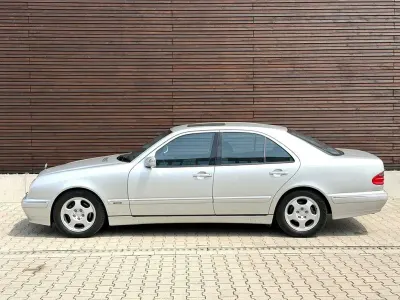 Gebraucht Mercedes E220 Avantgarde 143 PS (105 kW) 1999 Silber Limousine