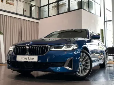Gebraucht BMW 530e Luxury Line 292 PS (214 kW) 2023 Blau Limousine